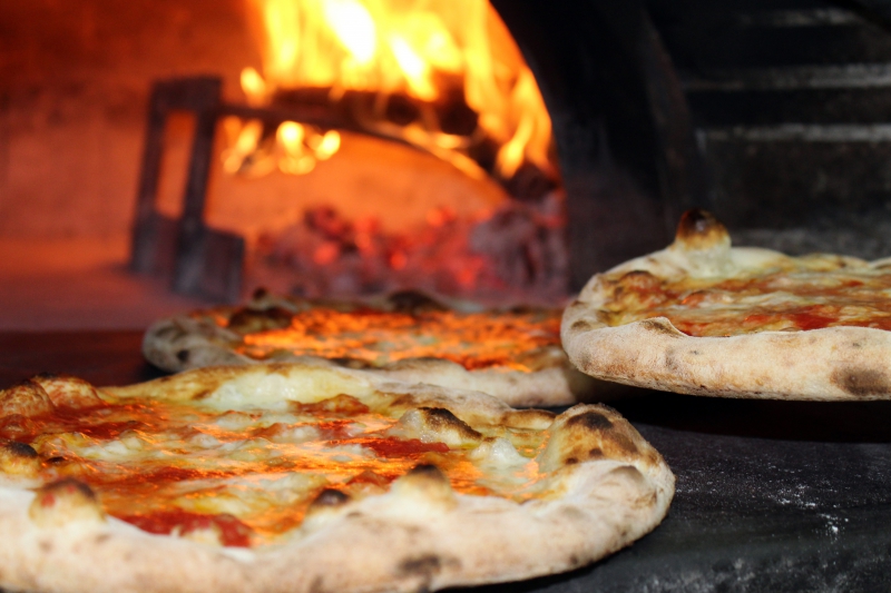 pizzeria-VILLENEUVE LOUBET-min_pizza-2810589